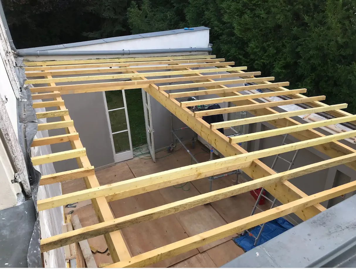 Structure du toit en préparation
